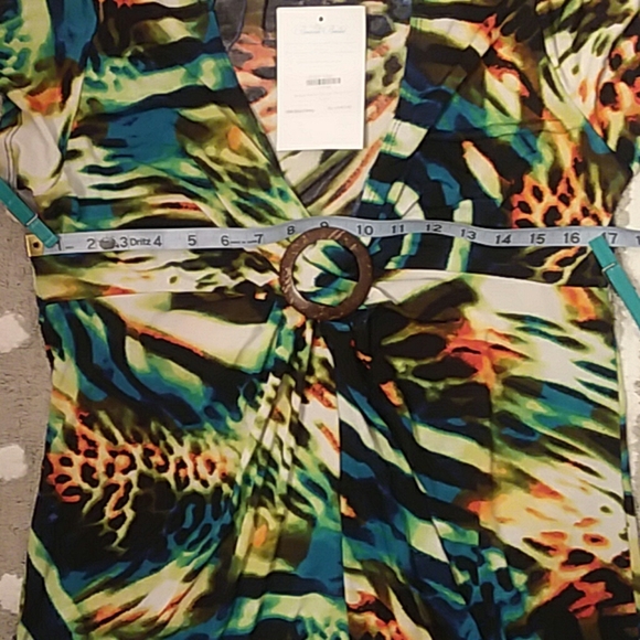 Beach Belle V-neck top - Picture 6 of 6